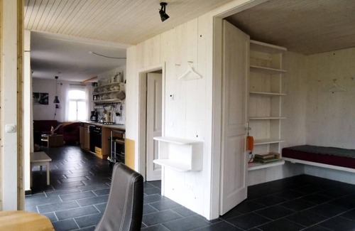 Tirpersdorf House | Family-Friendly Bahnwärterhaus Droßdorf with Ocean Views