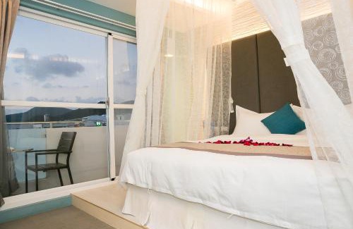 Big Beach House | Idyllic Bai Sha Tan Cottage with Oceanfront Views
