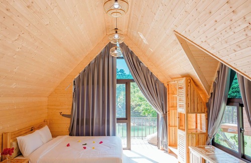 Van Don Resort | Bai Tu Long Mountain Resort