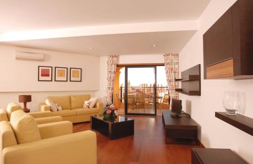 Praia da Luz Apartment | Oceanfront Baia da Luz Resort with Pool & Child-Friendly Amenities