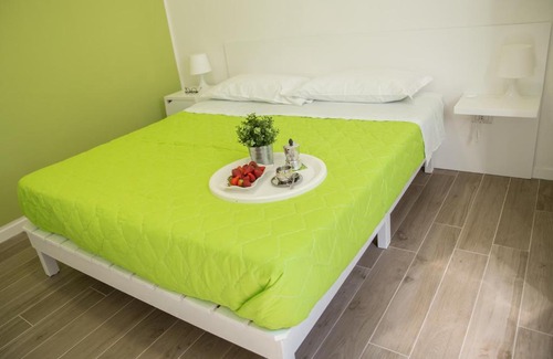 Licata Apartment | Experience Baia Del Sole: Top-Rated with Hot Tub & Fireplace