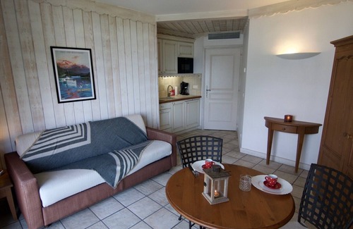 Duingt Apartment | Ocean View Studio at Baie des Voiles – Perfect Family Escape