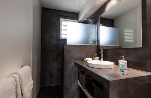 Nettle Bay House | Discover Baie Nettle Beach Villa 2080: Family-Friendly Oasis