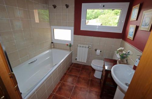 Torano House | Pet-Friendly Baigorri: Guest Rated 9.8 with Family Amenities
