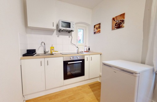 Krutenau Apartment | Comfortable Bail Mobilité - Magda: Terrace & Kitchen Amenities