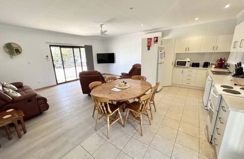 Port Hughes Apartment | Bailey's Place - Renovated 3 BR Home Steps from the Beach