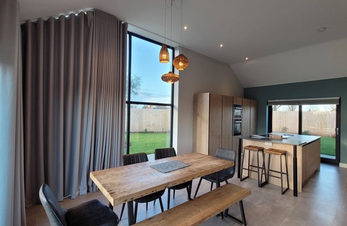 Dunholme House | Relax at Bailgate Barn: Family-Friendly with Spa & Hot Tub
