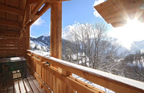 Huez-en-Oisans Ski Chalet | Private Hot Tub Retreat! Cozy Chalet in Village Center