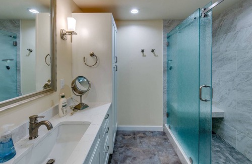 Bainbridge Island House | Bainbridge Island - Couple or Single Retreat. Private Entrance, Walk to Harbor