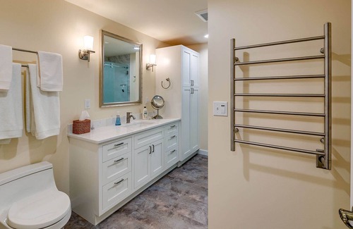 Bainbridge Island House | Bainbridge Island - Couple or Single Retreat. Private Entrance, Walk to Harbor