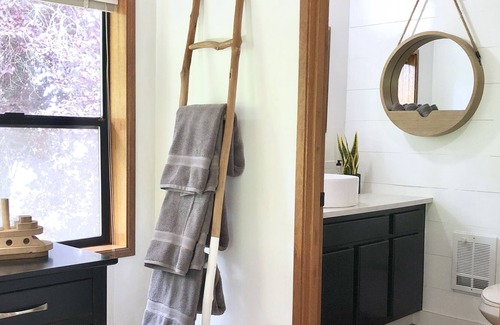 Bainbridge Island House | Bainbridge Island Crows Nest - Watch Life Sail By