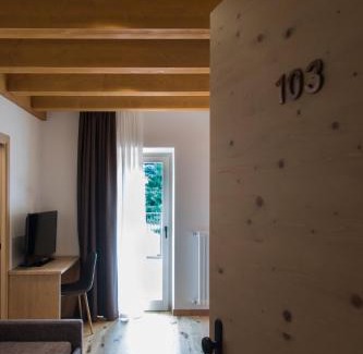 Pieve di Bono-Prezzo Hotel | Discover Baita Boniprati: Family-Friendly with Breakfast