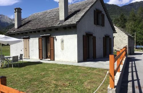 Craveggia House | Explore Baita Emilia: Pet-Friendly & Family-Welcoming Retreat