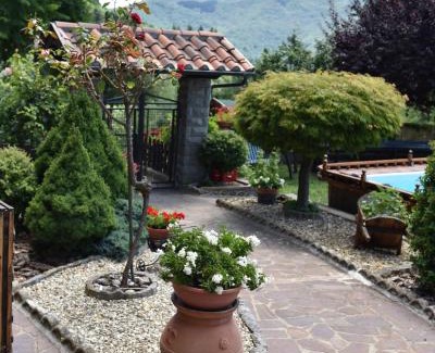 Moggiana Ski Chalet | Pet-Friendly Baita La Stradella with Ocean View & Pool