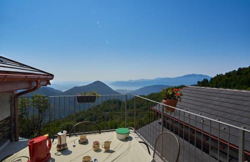 Intragna House | Scenic Baita Michele with Terrace and Lake View for 4 Guests