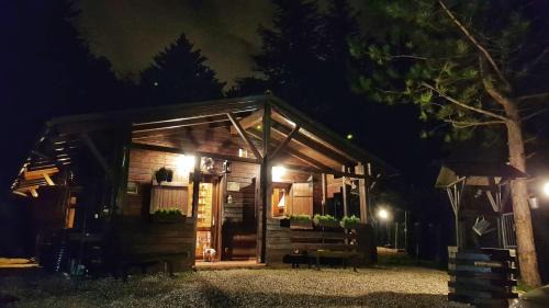 L'Aquila Ski Chalet | Discover Baita Nel Bosco: Pet-Friendly Retreat with High Ratings