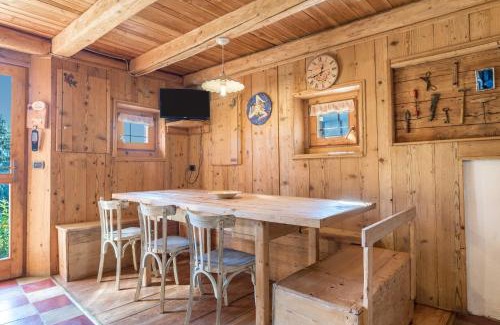 Porte di Rendena House | Top-Rated Baita Pizabornè: Pet & Child-Friendly Retreat