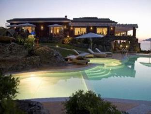 Lu Bagnu Hotel | Peaceful Bajaloglia Resort: Oceanfront Retreat with Pool