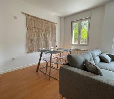 Limpias Apartment | Relaxing Stay at Bajo con Terraza by the Asón River