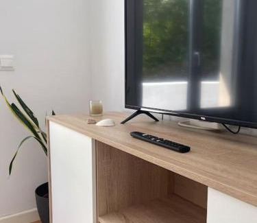 Limpias Apartment | Relaxing Stay at Bajo con Terraza by the Asón River