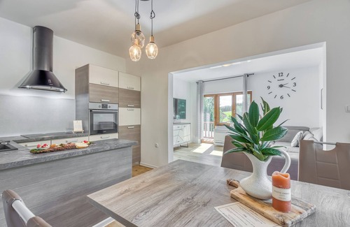 Smarje pri Jelsah Apartment | Relax at Bajsova domačija: Pet-Friendly with Ocean Views