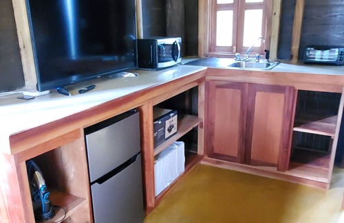 West End Cottage | Relax at Bak A Yaad Overt Green Cottage with Pool Access