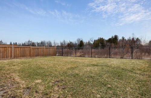Whitchurch-Stouffville Apartment | Baker Hill Executive Suite 2 Br Basement Apartment with Full Kitchen and Bath