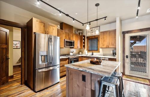 Whitefish House | Pet-Friendly Baker Loft 302: Ideal for Family Retreats
