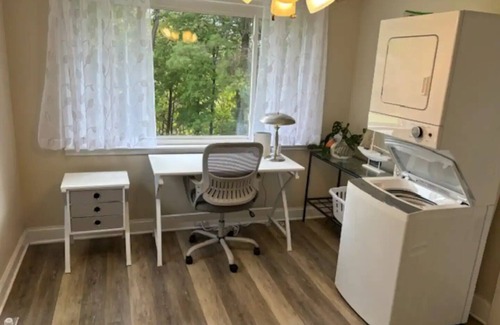 Morgantown Cottage | Bakers Ridge Cottagen- Near WVU Evansdale Campus, hospitals, stadium, & coliseum