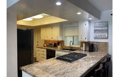 Greenacres House | Relaxing Bakersfield Outdoor Oasis with Pool, Spa & Kitchen