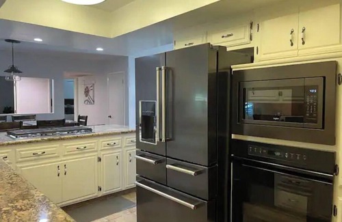 Greenacres House | Relaxing Bakersfield Outdoor Oasis with Pool, Spa & Kitchen