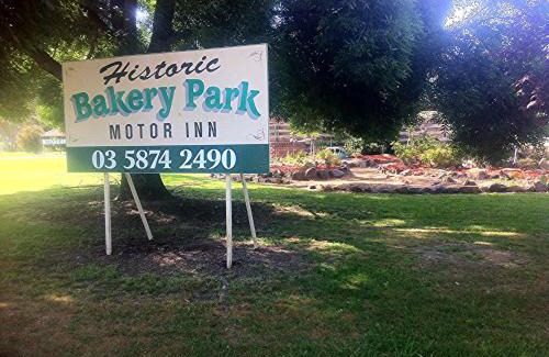 Tocumwal Hotel | Guest Rated: Bakery Park Motor Inn with Family-Friendly Amenities