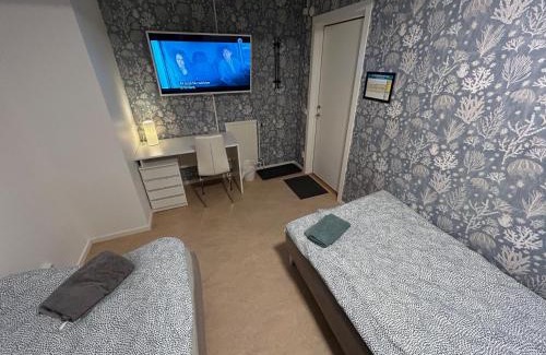 Gamla Staden-Nya Staden Hostel | Cozy Bakgårdens Vandrarhem: Breakfast & Family-Friendly Stays