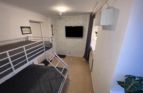 Gamla Staden-Nya Staden Hostel | Cozy Bakgårdens Vandrarhem: Breakfast & Family-Friendly Stays