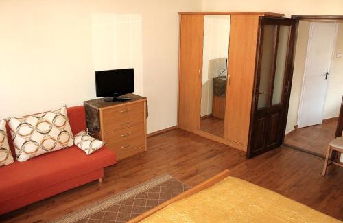 Gyula Apartment | Unforgettable Stay at Balázs Szálló: Pool & Eco-Friendly Amenities