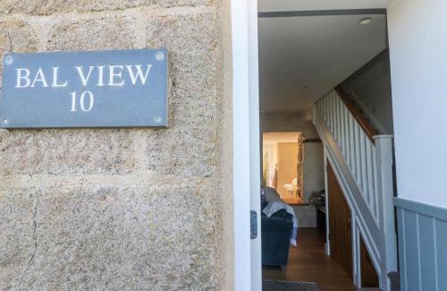 Pendeen House | Experience Bal View: 5-Star Stay with Family-Friendly Amenities