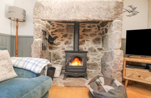 Pendeen House | Experience Bal View: 5-Star Stay with Family-Friendly Amenities