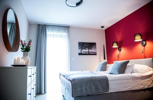 Zamardi Villa | Experience BalaKing: Beachfront Bliss with Pool Access