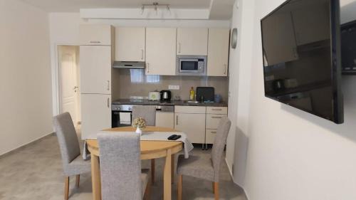 Balatonfoldvar Apartment | Oceanfront Family Retreat at Balatonföldvár Centrum Apartmanok