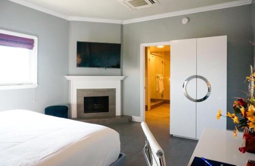 Balboa Peninsula Hotel | Beachfront Bliss at Balboa Inn, Newport - Pet Friendly Oasis