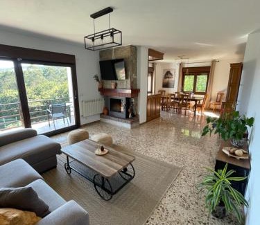 Muros House | Discover Balcón da Ría: Guest Rated 9.6, Family-Friendly Stay