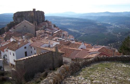Ares del Maestrat House | Discover Balcón De Ares: Pet-Friendly Retreat with Hot Tub