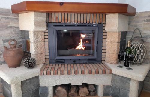 Carataunas Apartment | Idyllic Balcón de Carataunas: Family-Friendly Retreat