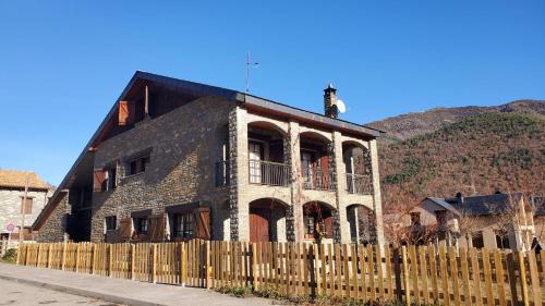 Fiscal House | Balcón de la Peña Cancias