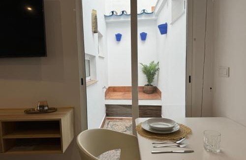 San Basilio Apartment | Guest Rated: Balcón de los Patios with Convenient Parking