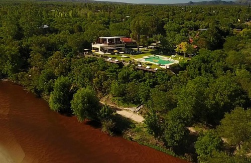 Mina Clavero Hotel | Experience Balcón del Río: A Tranquil Hotel by the River