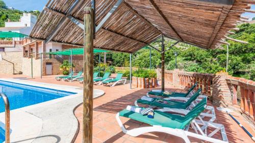 Sayalonga House | Relaxing Getaway at Balcón del Río Sayalonga with Pool