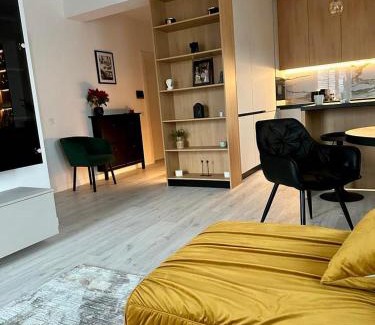 Bistrita Apartment | Convenient Balcescu Downtown Apartment: 4-Star Family Retreat