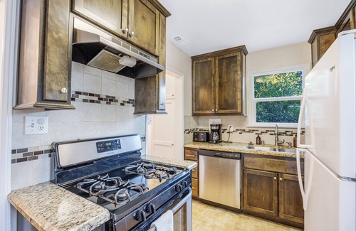 Reseda House | Guest Rated 10/10: Balcom by AvantStay Valley Retreat