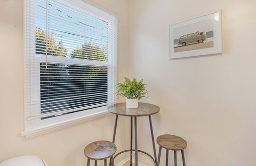 Reseda House | Guest Rated 10/10: Balcom by AvantStay Valley Retreat